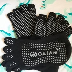 Yoga socks and gloves